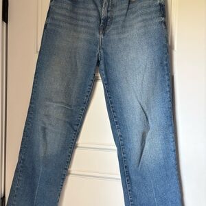 Kensie Medium Wash Straight Leg Jeans in Blue